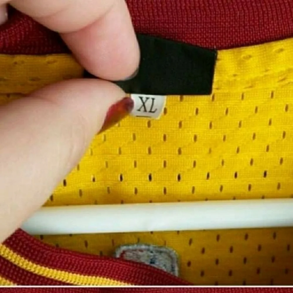 LeBron James 23 Cavaliers‎ Gold Red Jersey 23 XL